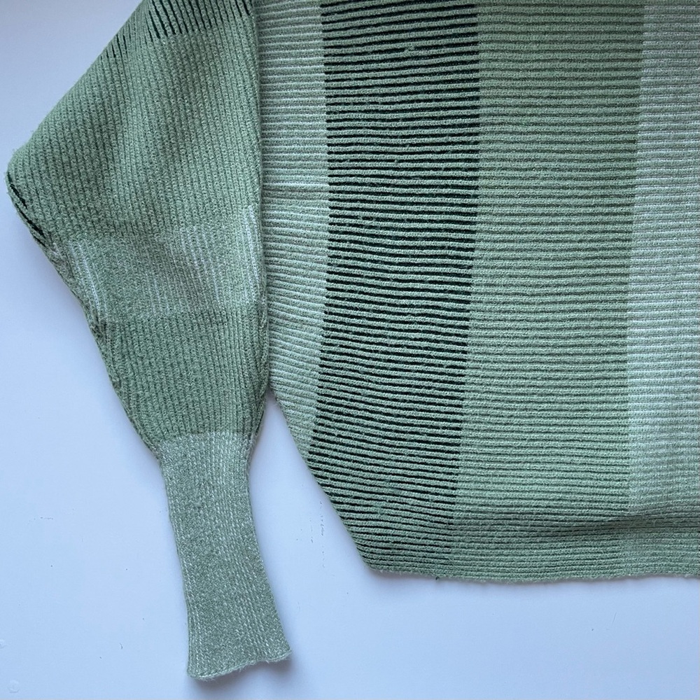Philosophy Cropped Sweater - Republic Clothing - Size Medium - Picture 4 of 12